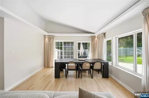 Dining - 4 Ackerman St, Waldwick, NJ 07463 photo 2 of 4