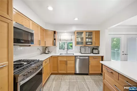 Kitchen - 4 Ackerman St, Waldwick, NJ 07463 photo 3 of 6