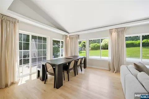 Dining - 4 Ackerman St, Waldwick, NJ 07463 photo 1 of 4