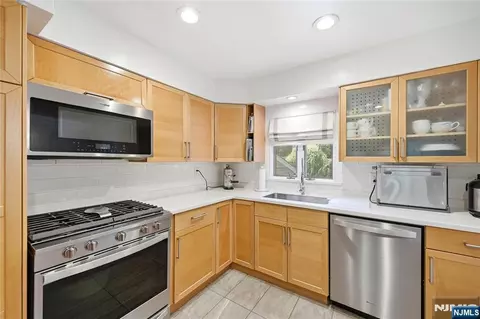 Kitchen - 4 Ackerman St, Waldwick, NJ 07463 photo 4 of 6