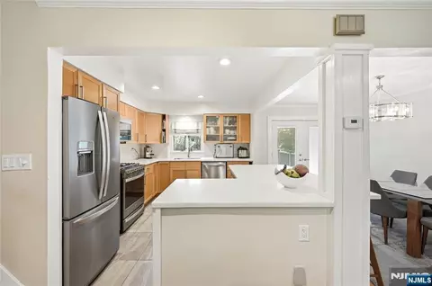 Kitchen - 4 Ackerman St, Waldwick, NJ 07463 photo 2 of 6