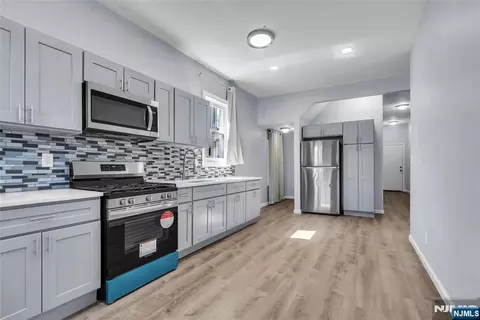 162 Clinton St, East Orange, NJ 07018