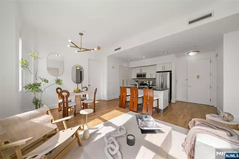 4 Beacon Way #1410, Jersey City, NJ 07304