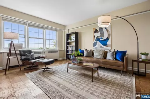 10 Crestmont Rd #5J, Montclair, NJ 07042