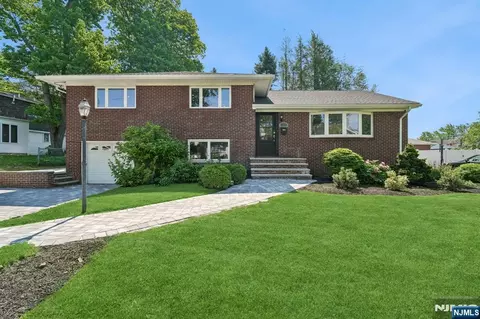 11 Raymond St, Englewood Cliffs, NJ 07632