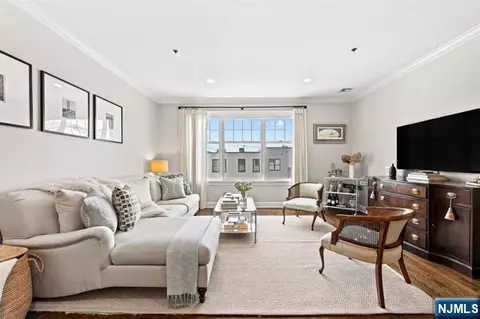 82 Clinton St #5E, Hoboken, NJ 07030