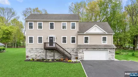 128 Big Piece Rd, Fairfield, NJ 07004