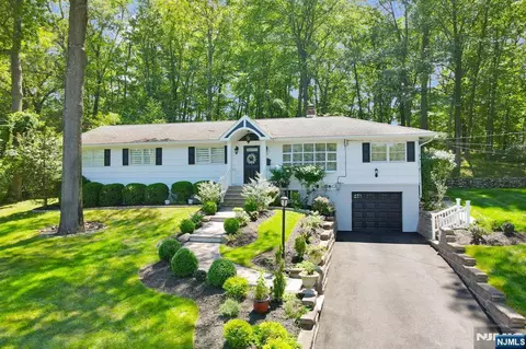 151 Page Dr, Oakland, NJ 07436