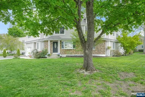30 Oakley Way, Wayne, NJ 07470