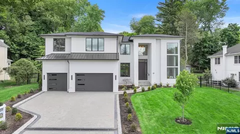 61 Macarthur Ave, Closter, NJ 07624