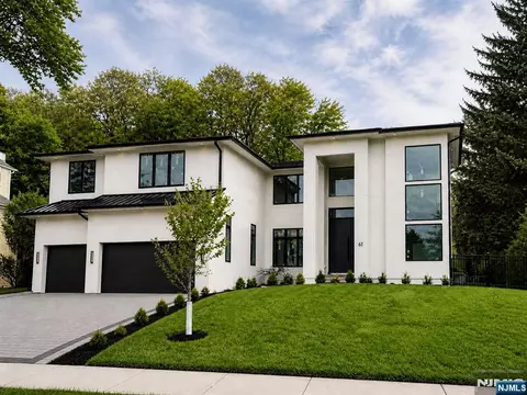 61 Macarthur Ave, Closter, NJ 07624