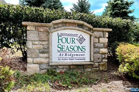 602 Four Seasons Ln, Montvale, NJ 07645