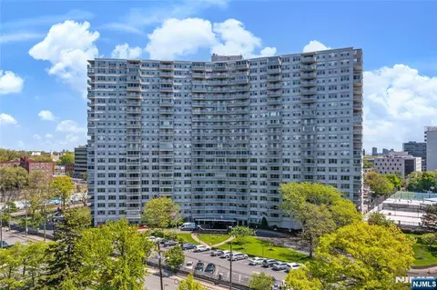 2100 Linwood Ave #21J, Fort Lee, NJ 07024