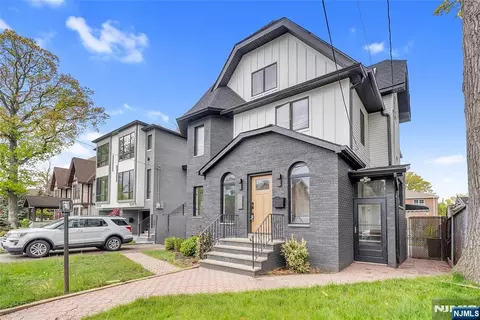 1053 Anderson Ave, Fort Lee, NJ 07024