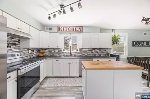Kitchen - 8 E Gate Dr, Glenwood, NJ 07418 photo 1 of 3