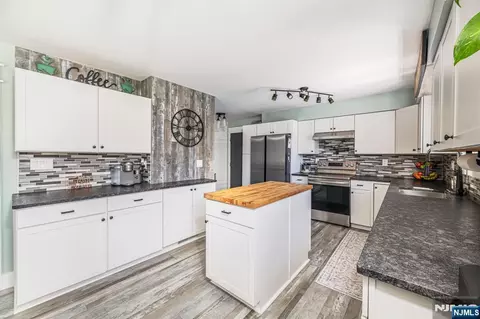 Kitchen - 8 E Gate Dr, Glenwood, NJ 07418 photo 2 of 3