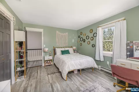 Bedroom - 8 E Gate Dr, Glenwood, NJ 07418 photo 1 of 4