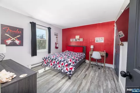 Bedroom - 8 E Gate Dr, Glenwood, NJ 07418 photo 3 of 4