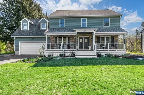 8 E Gate Dr, Glenwood, NJ 07418