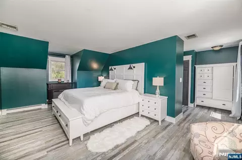 Bedroom - 8 E Gate Dr, Glenwood, NJ 07418 photo 4 of 4