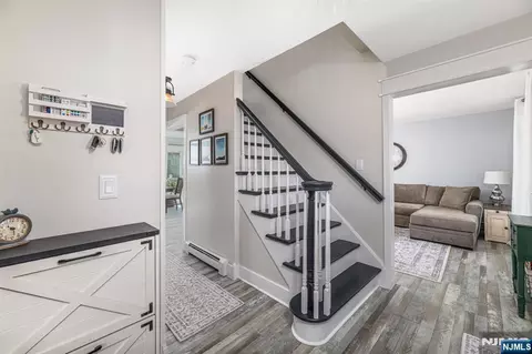 Entry Way - 8 E Gate Dr, Glenwood, NJ 07418 photo 1 of 5