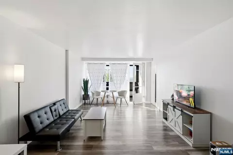 90 Prospect Ave #8C, Hackensack, NJ 07601