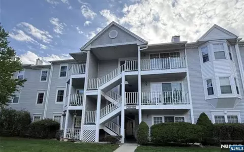 1048 Ash, Mahwah, NJ 07430