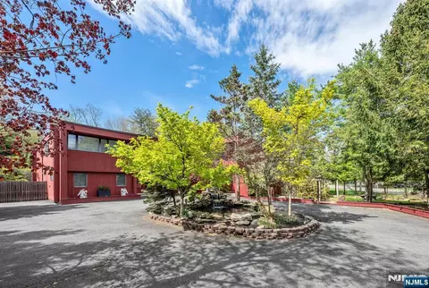 84 Bogerts Mill Rd, Harrington Park, NJ 07640