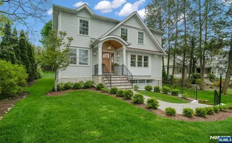 331 Wastena Ter, Ridgewood, NJ 07450