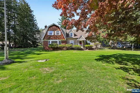 37 Nilsen Ave, Mahwah, NJ 07430