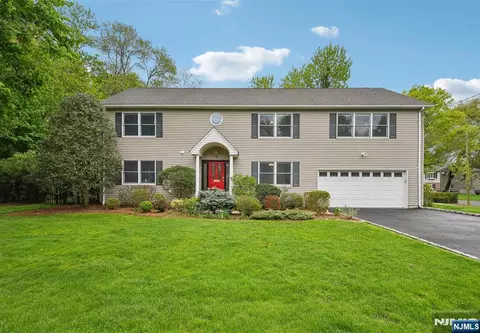 720 Maxwell Pl, Ridgewood, NJ 07450