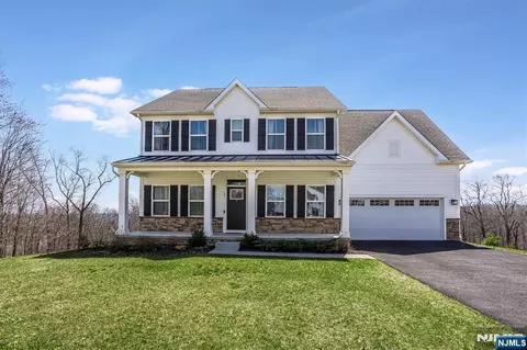 37 Esposito Ln, Landing, NJ 07850