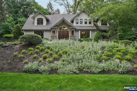 469 Hartung Dr, Wyckoff, NJ 07481