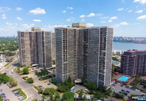 200 Winston Dr #2016, Cliffside Park, NJ 07010
