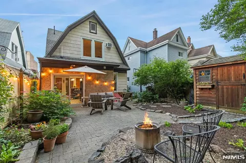 370 Undercliff Ave, Edgewater, NJ 07020