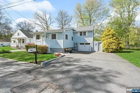 20 Madelyn Ave, West Milford, NJ 07480
