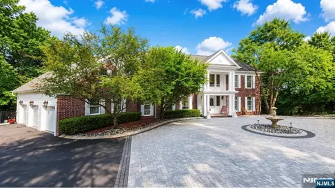 317 Rock Ridge Ct, Franklin Lakes, NJ 07417