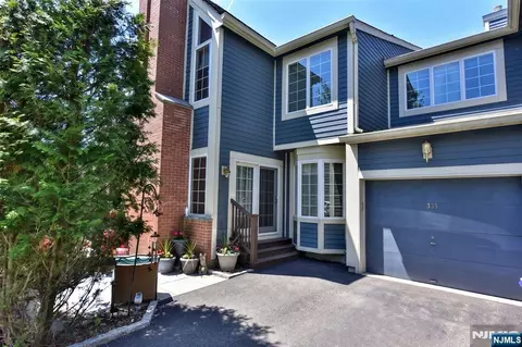 335 Cambridge Dr, Ramsey, NJ 07446