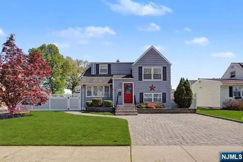 294 Hayes Dr, Saddle Brook, NJ 07663