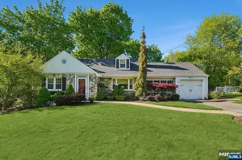 31 Jacobus Ave, Little Falls, NJ 07424