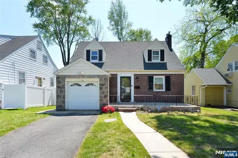 26 Bennett Rd, Teaneck, NJ 07666