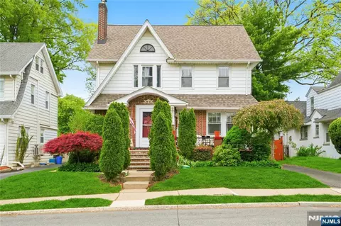 351 Griggs Ave, Teaneck, NJ 07666