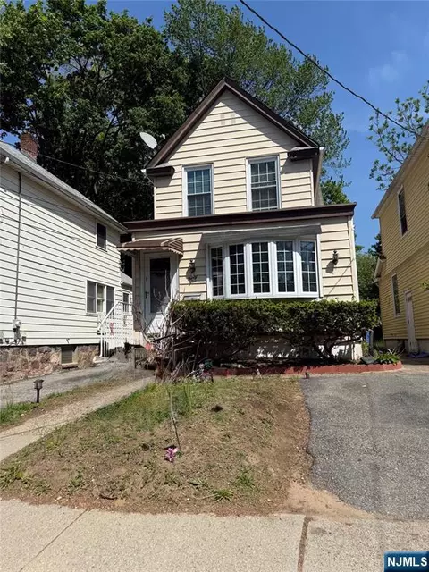 32 Grove St, Tenafly, NJ 07670