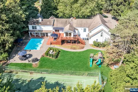 24 Vanderbeck Ln, Mahwah, NJ 07430