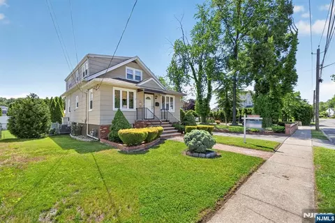 70 Franklin St, Little Ferry, NJ 07643