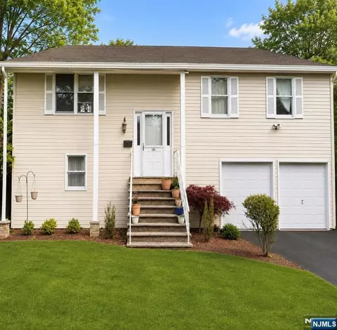 121 Wood St, Englewood, NJ 07631