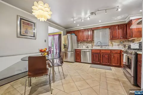 121 Wood St, Englewood, NJ 07631