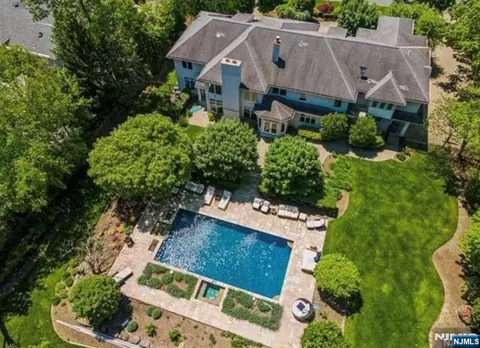 61 Essex Dr, Tenafly, NJ 07670