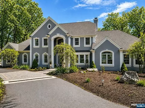 4 Deer Trl, Boonton, NJ 07005