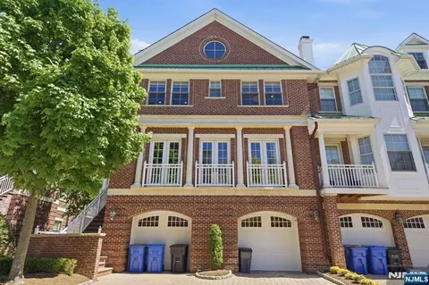 900 Heights Ln, Tenafly, NJ 07670